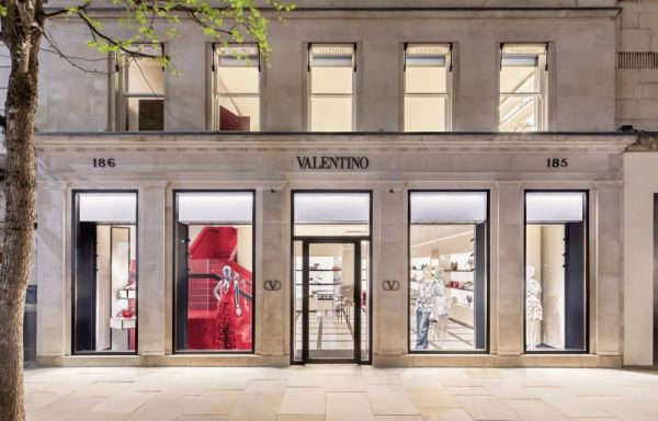 Valentino открыл новый флагманский бутик в Лондоне